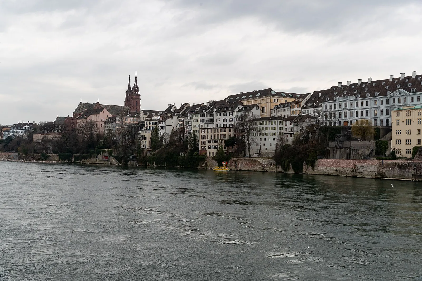 Von EuroAirport Basel nach Basel im privaten Reisebus