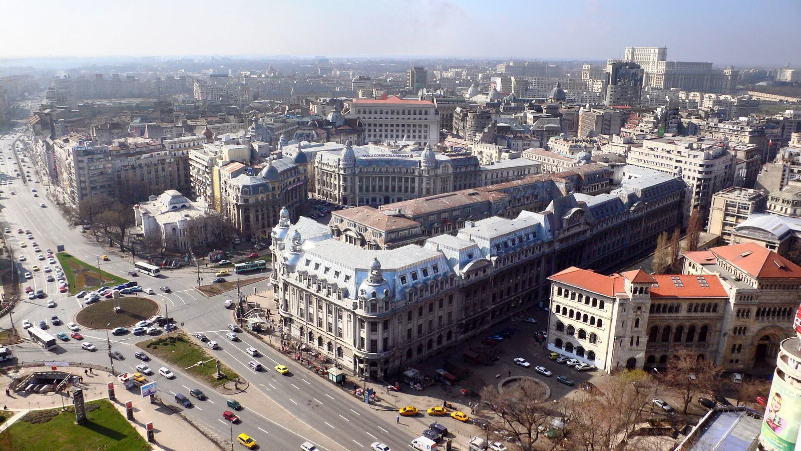 Von Flughafen Bukarest-Otopeni nach Bukarest im privaten Reisebus