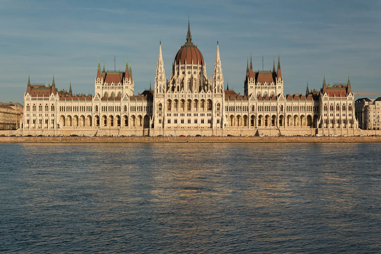 Sewa bus pariwisata Budapest
