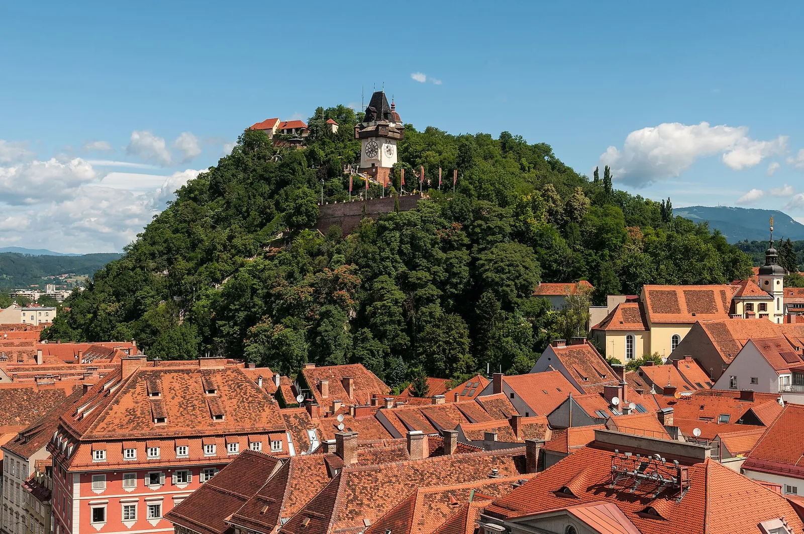 Von Flughafen Graz nach Graz im privaten Reisebus