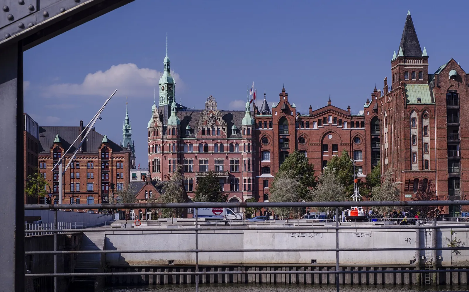Per privé-touringcar van Luchthaven Hamburg naar Hamburg