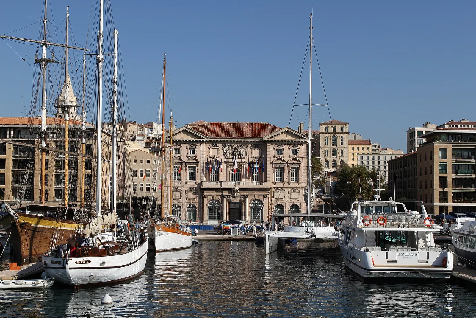 Thuê xe khách Marseille
