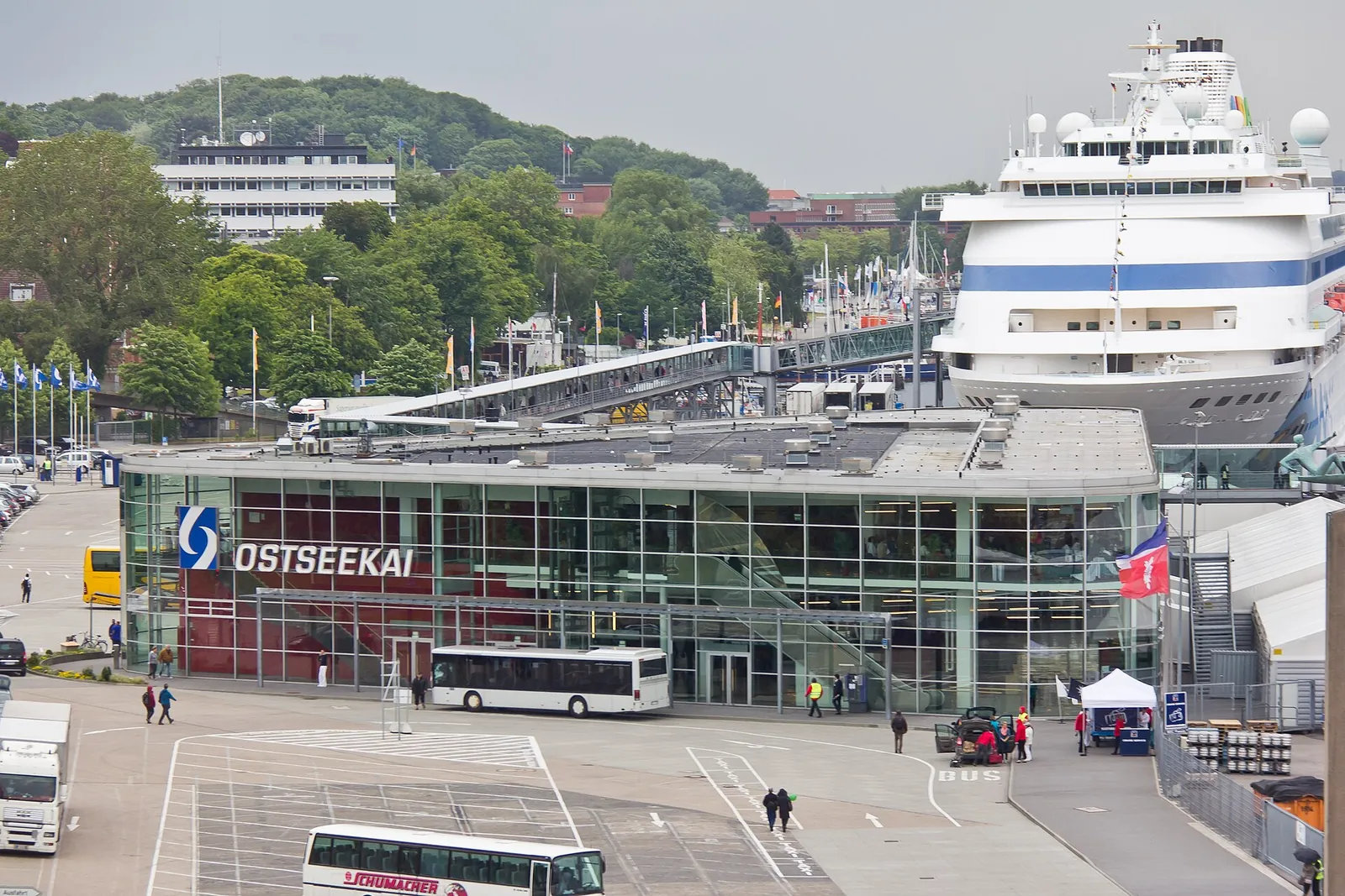 Da Aeroporto di Amburgo a Porto crociere di Kiel in pullman privato