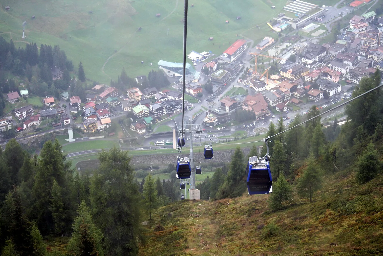 Da Innsbruck a St. Anton am Arlberg in pullman privato